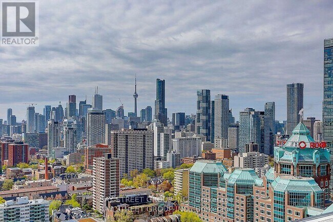 Building Photo - 395 Bloor St E