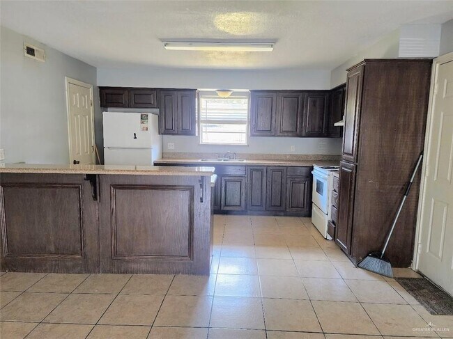 Building Photo - 1509 W Nolana Ave