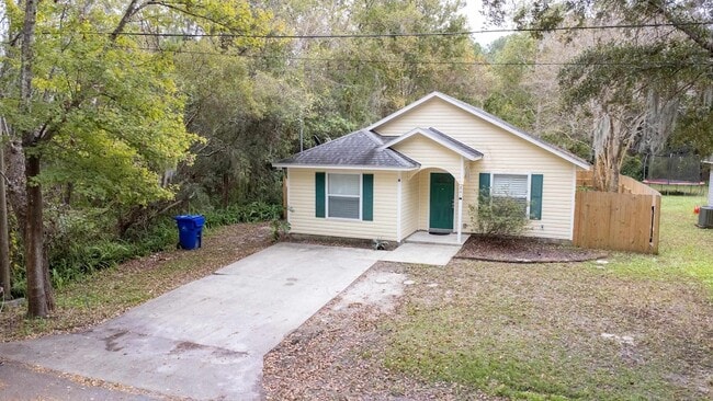 Building Photo - 841 Helen St