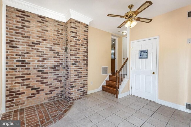 Building Photo - 3430 Little Hunting Creek Dr