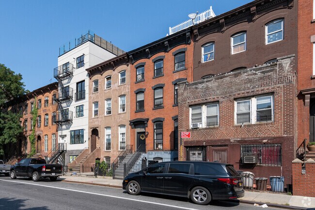 Foto del edificio - 923 Bedford Ave