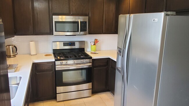 Foto del edificio - 8741 Darby Ave