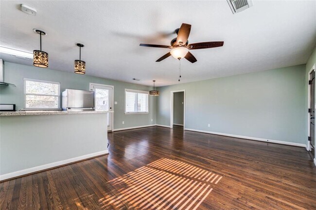 Foto del edificio - 4502 Brookwoods Dr