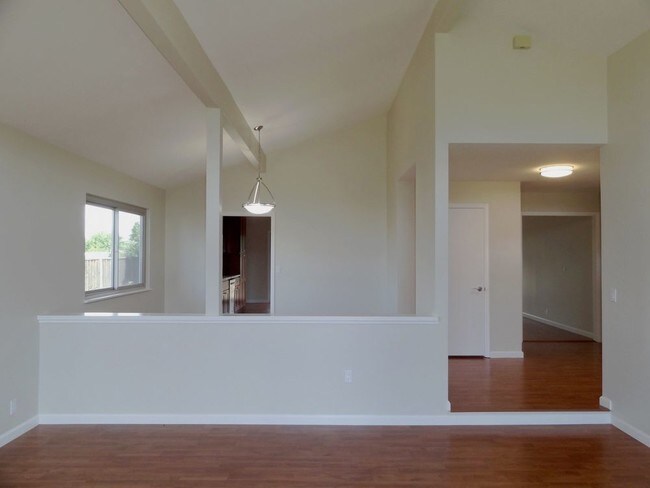 Building Photo - Beautifully Updated Evergreen Home With Pool