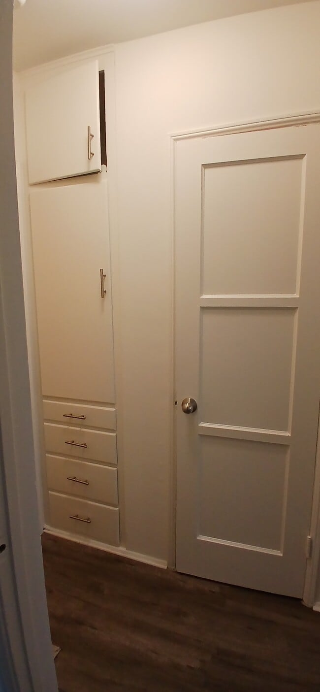 Linen closet and drawers - 1728 N Hollywood Way