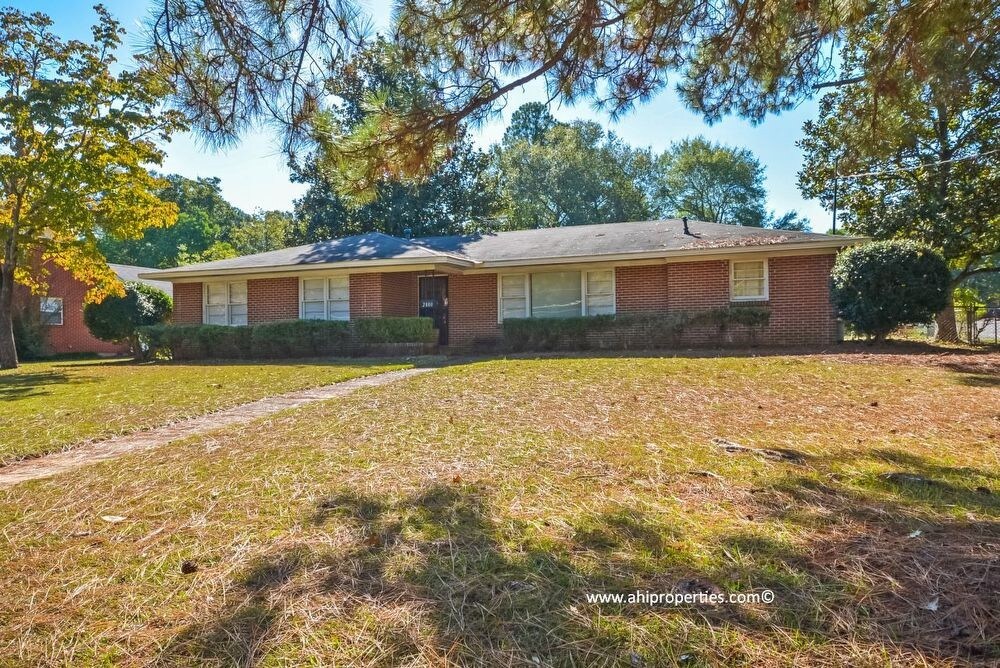 Foto principal - 2800 Montrose Avenue