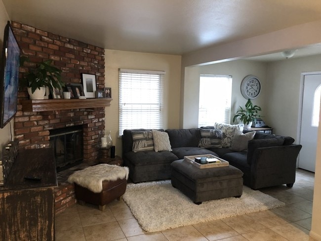 Building Photo - 9 MO WINTER RENTAL  2 bed 2 bath apartment