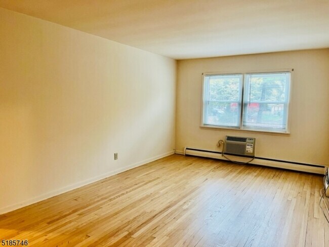 Building Photo - 805 Raritan Rd