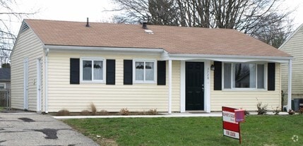 Building Photo - 3728 Clearwater Dr