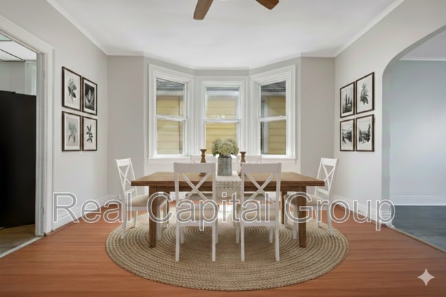 Building Photo - 305 Cable St