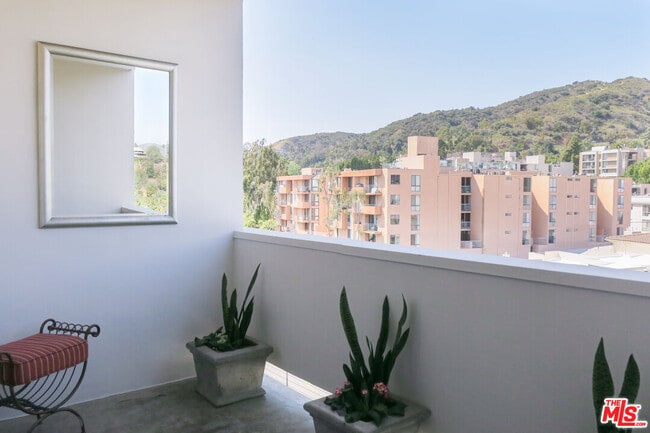Foto del edificio - 7250 Franklin Ave