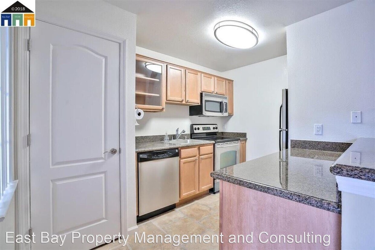 Foto principal - Studio, 1 bath House - 3232 Red Cedar Ter