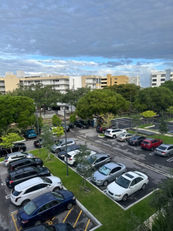Foto del edificio - 250-180 180th Dr