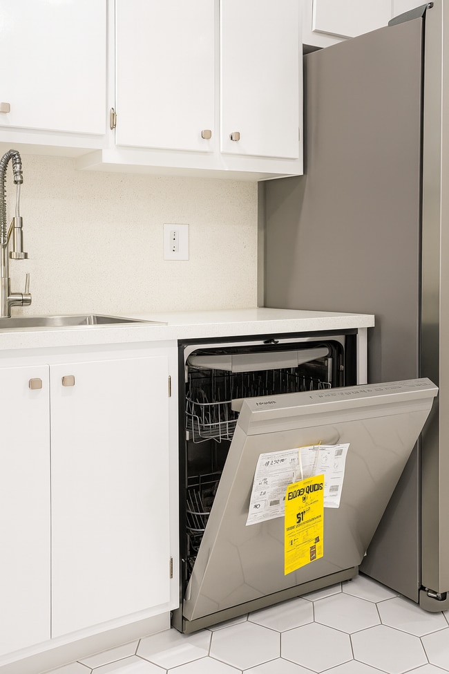 Electrodoméstico de cocina - Lavavajillas nuevo - 4030 W Palm Aire Dr