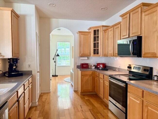 Foto del edificio - Beautiful 4 bedroom, 2.5 bath home with 2,444 sq. ft. in Harmony