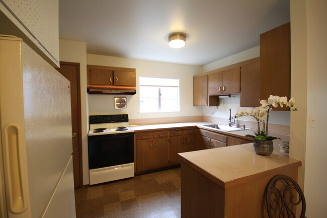 Building Photo - 15435 10th Ave SW