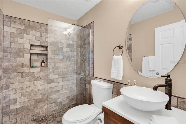 Building Photo - 879 W Charing Cross Cir