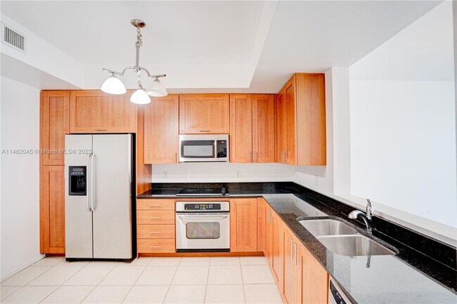 Foto del edificio - 3340 NE 190th St