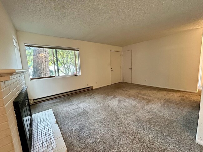 Building Photo - Bellevue Home