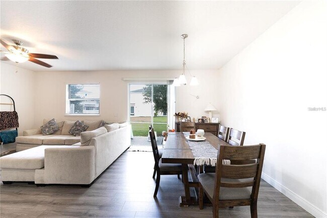 Foto del edificio - 2749 Pleasant Cypress Cir