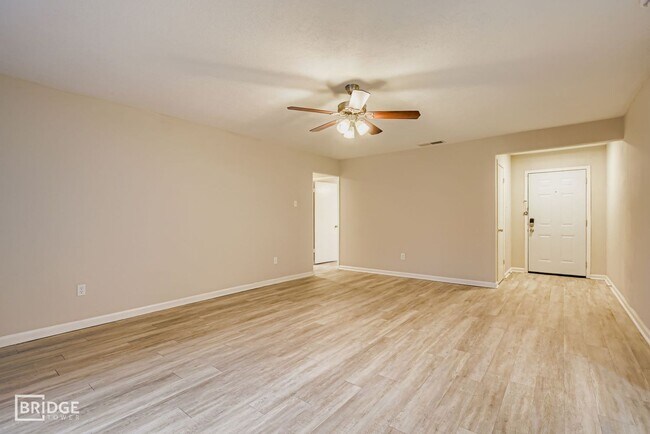 Building Photo - 413 Lindo Dr