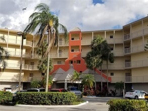 Building Photo - 8290 Lake Dr