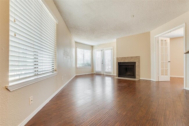 Building Photo - 2311 Basil Dr