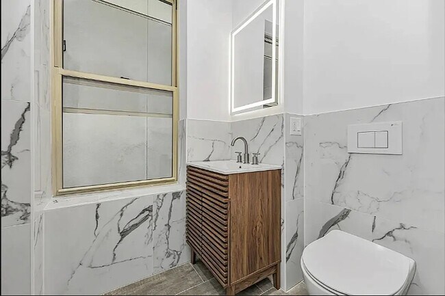 Foto del edificio - 246 E 53rd St