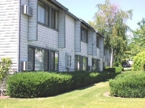 Building Photo - 122 Juniper St N