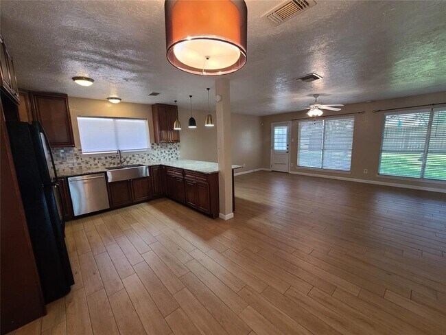 Building Photo - 2611 Plymouth Rock Dr