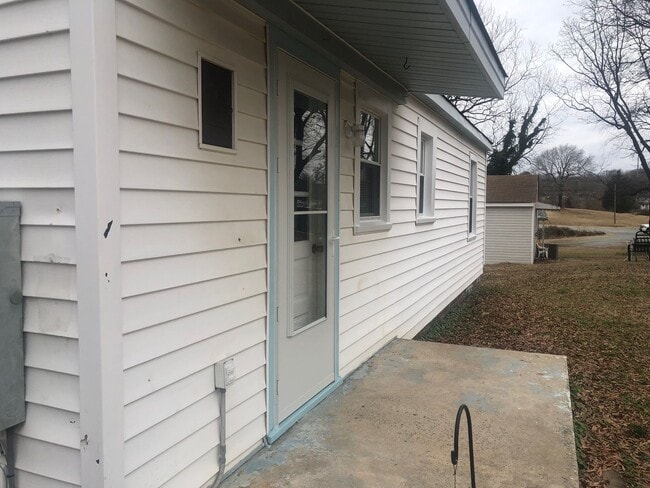 Foto del edificio - Two bedroom, 1 bath house in Burlington