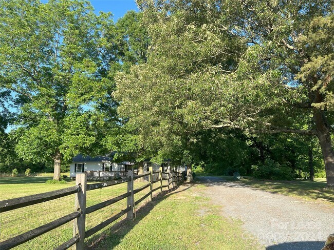 Foto del edificio - 5504 Unionville-Brief Rd