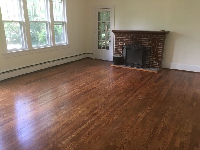 Foto del edificio - Radford, 5 BR / 3 BA, Available 7/1!