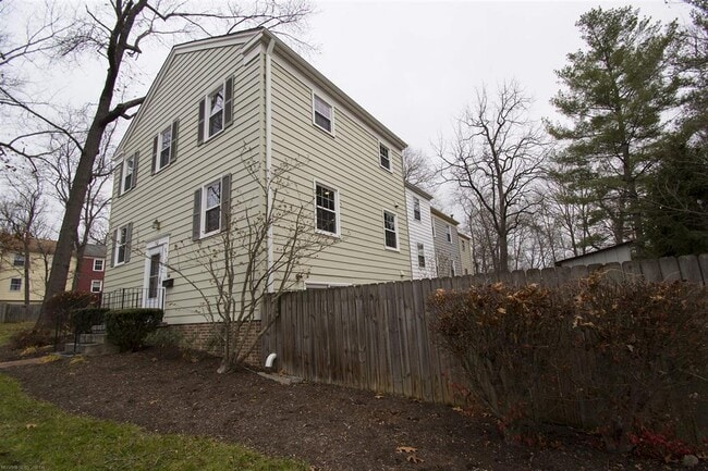 Building Photo - 208 Huntington Ln