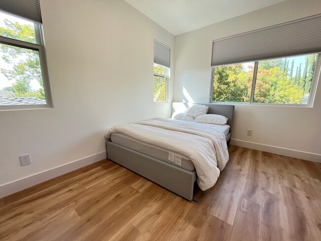 Sleeping area with brand new bed/matttress included - 2496 Villanova Rd