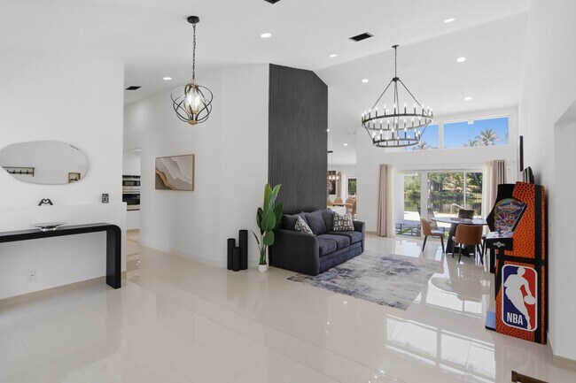 Foto del edificio - 12725 Kingsway Rd