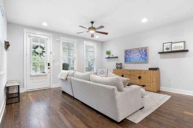 Photo - 3 Bedroom Inglewood Home