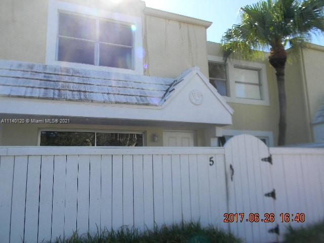 Foto del edificio - 4570 SW 68th Court Cir  7510 Miami Fl 33155