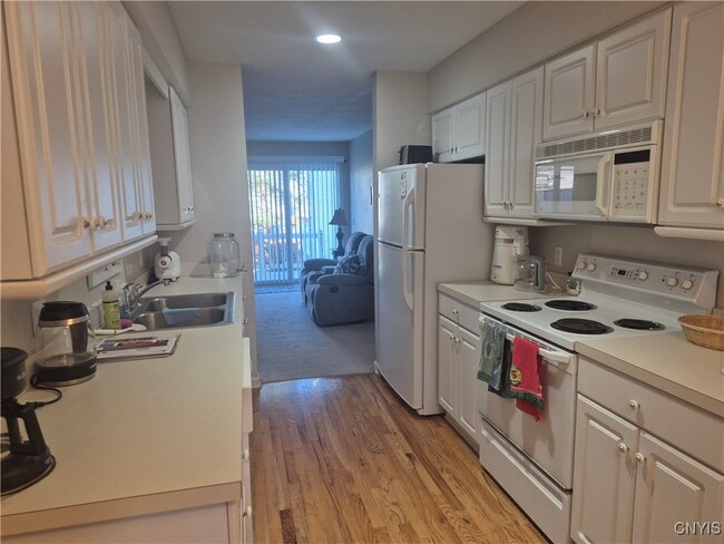 Foto del edificio - 331 Summerhaven Dr N