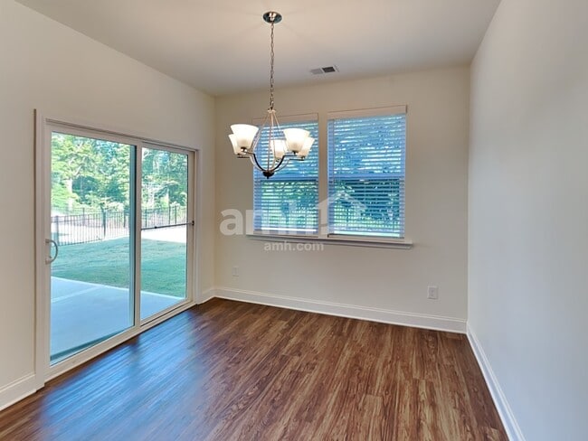 Building Photo - 513 Slew Dr