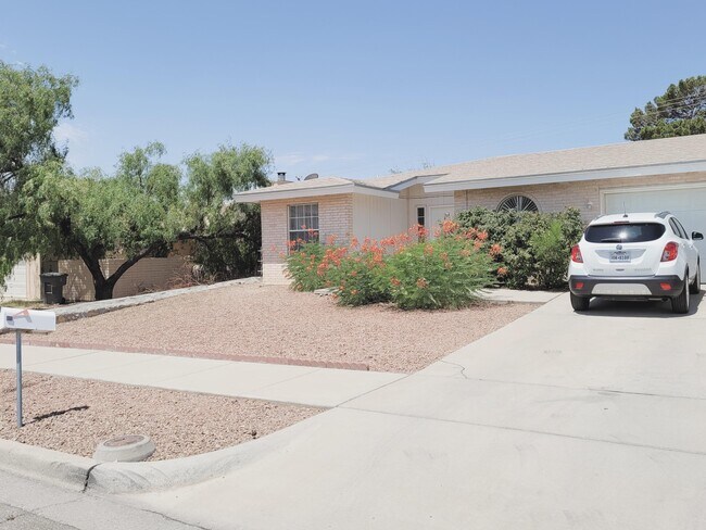 Building Photo - 709 La Chapa Ave