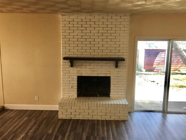 Building Photo - 2613 Laramie St