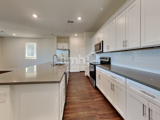 Building Photo - 274 Yasmin Daylily Pl