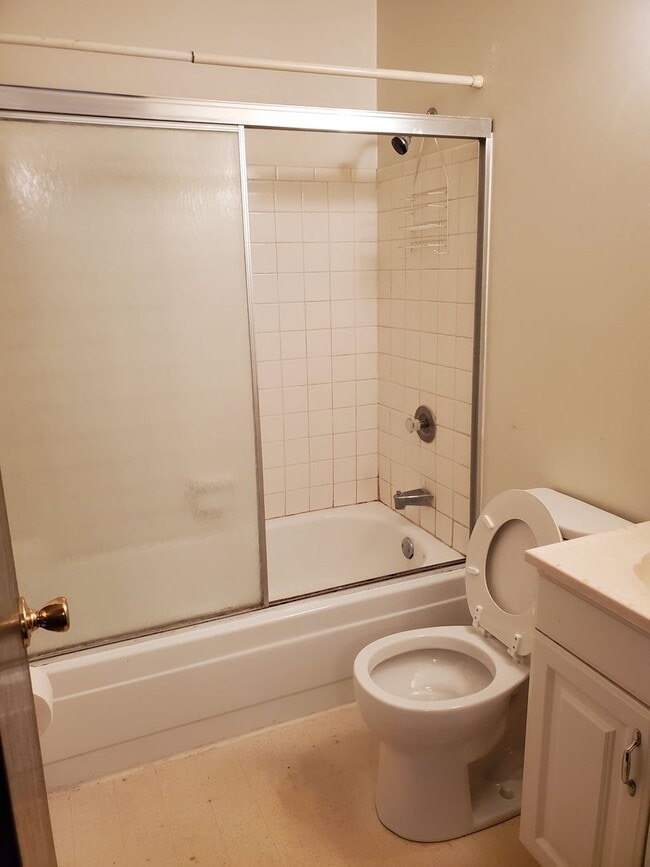 Building Photo - 740 Demaret Dr