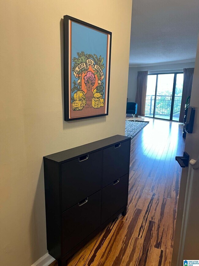 Foto del edificio - 1120 Beacon Pkwy W