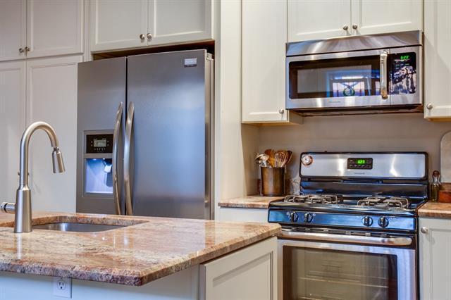 Foto del edificio - 628 Woodlawn Ave