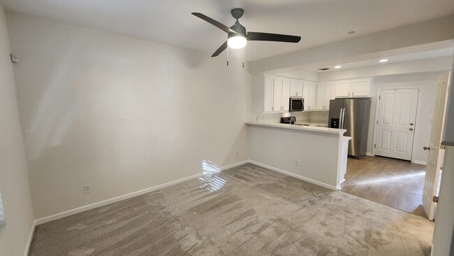 Building Photo - 840 Bronze Ln