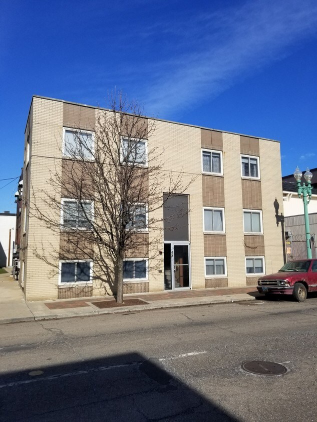 Primary Photo - 417 McKinley Ave NW