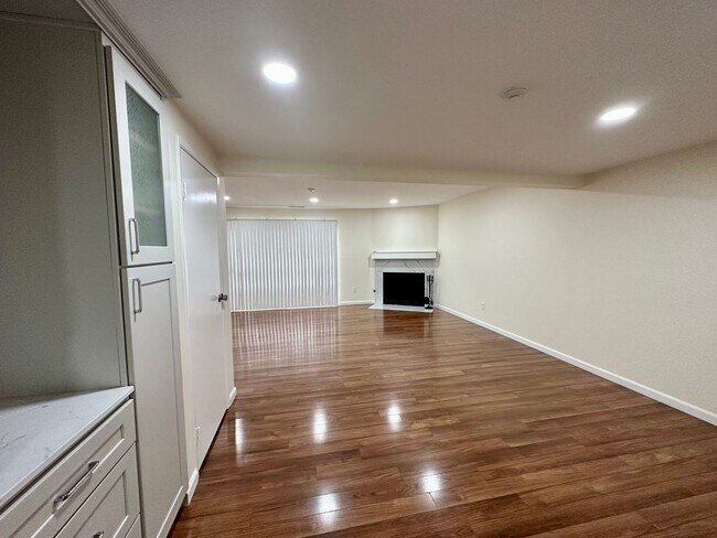 Foto del edificio - Spacious 3 Bed 2.5 Bath in Newark!