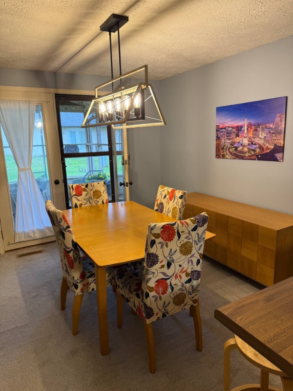 Foto del edificio - 8056 Pebble Creek Ct